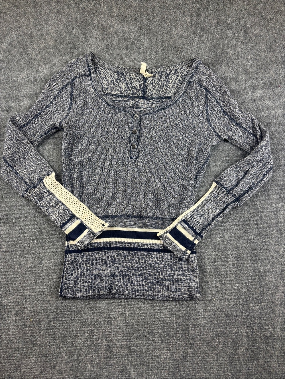 WE THE FREE Women’s Blue/Cream Sock Monkey Henley Top Crochet Cuff size: Medium - Picture 1 of 7